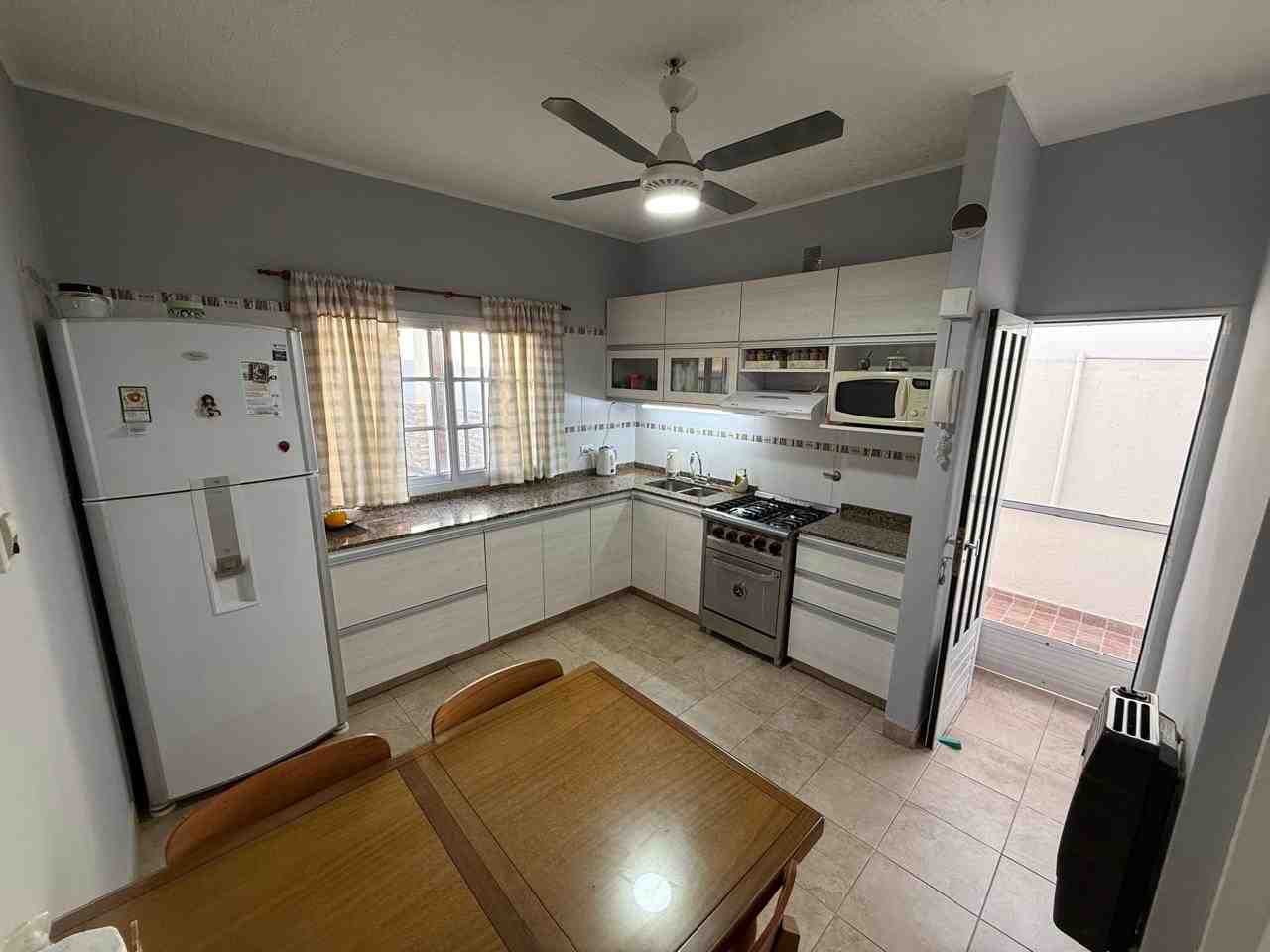 HERMOSA CASA CENTRICA!