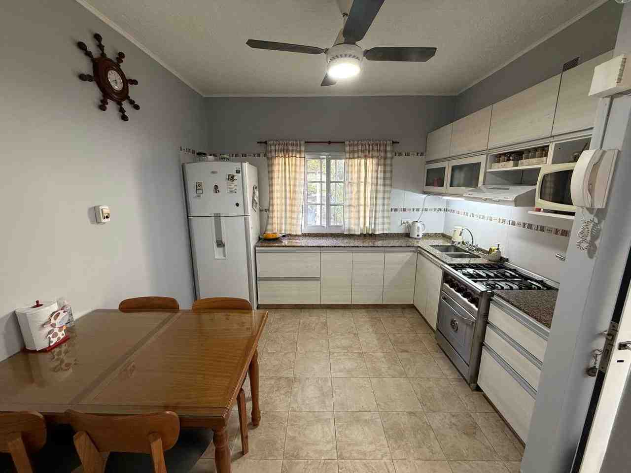 HERMOSA CASA CENTRICA!