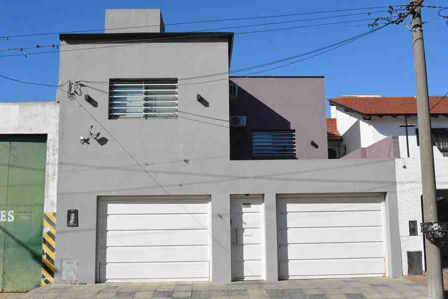 Importante, destacada en pleno centro de Campana !!!