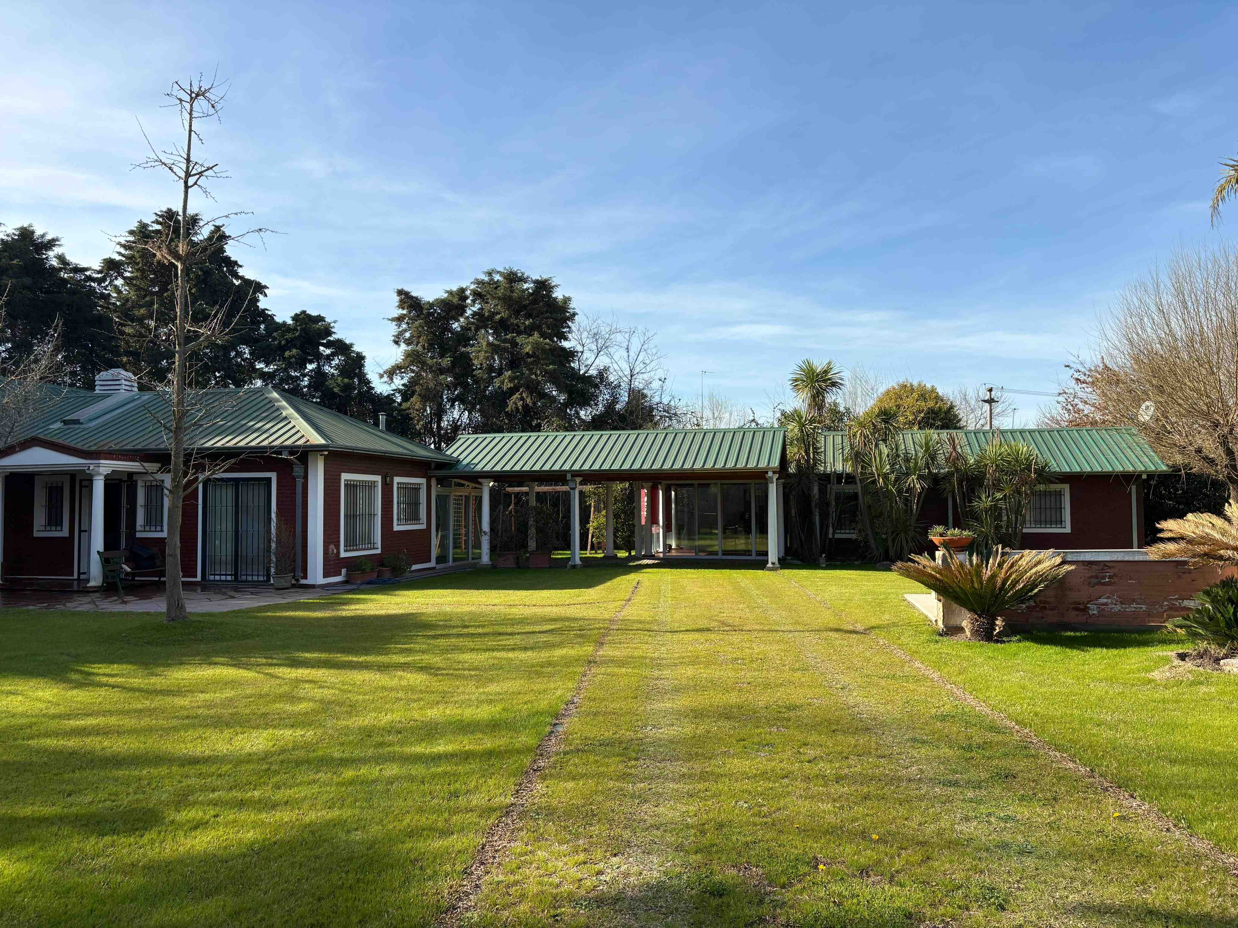 Casa de Categoría en Barrio Parque Sakura, Exaltación de la Cruz