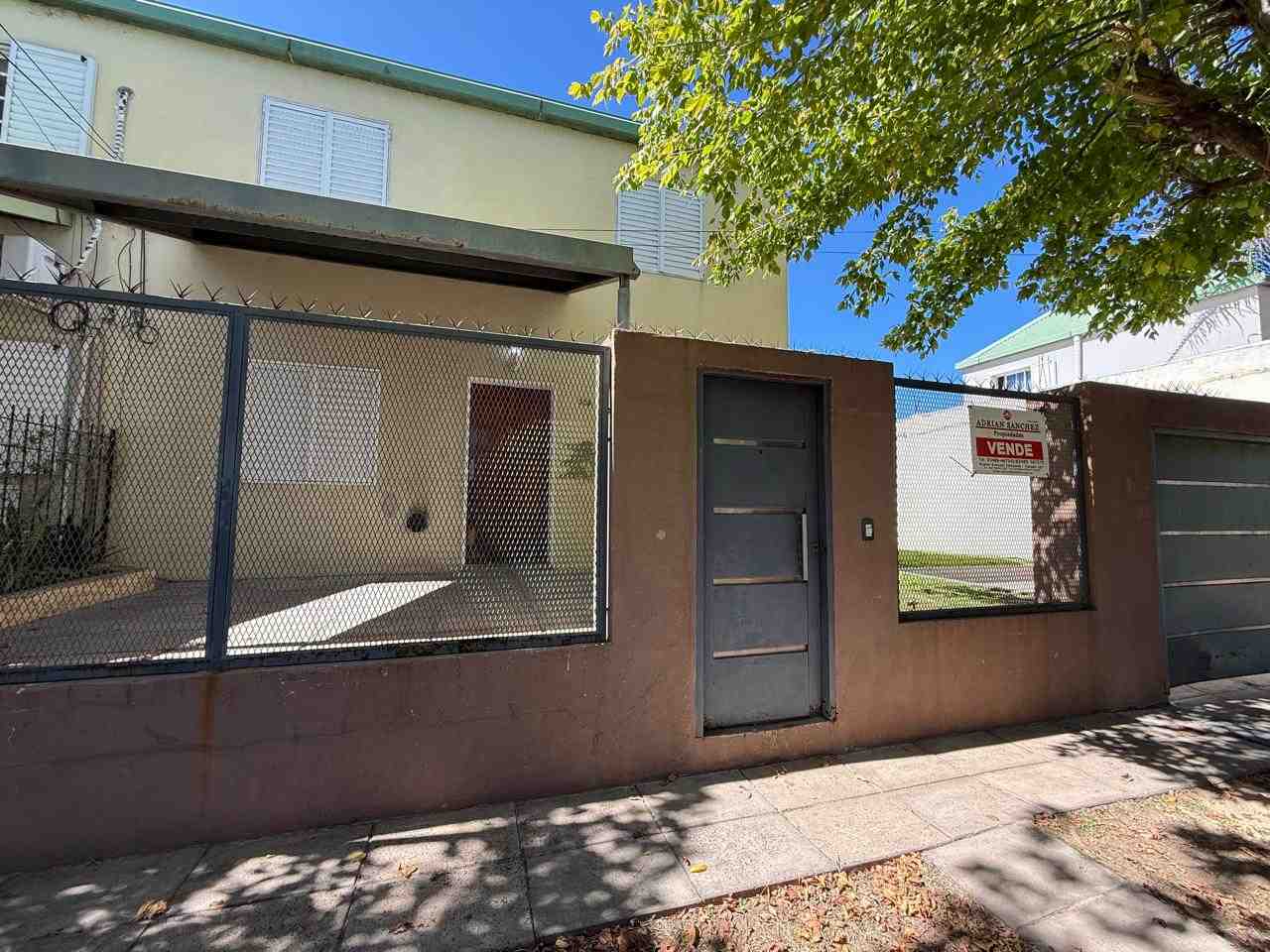 Se vende casa en dos plantas en Siderca Celeste